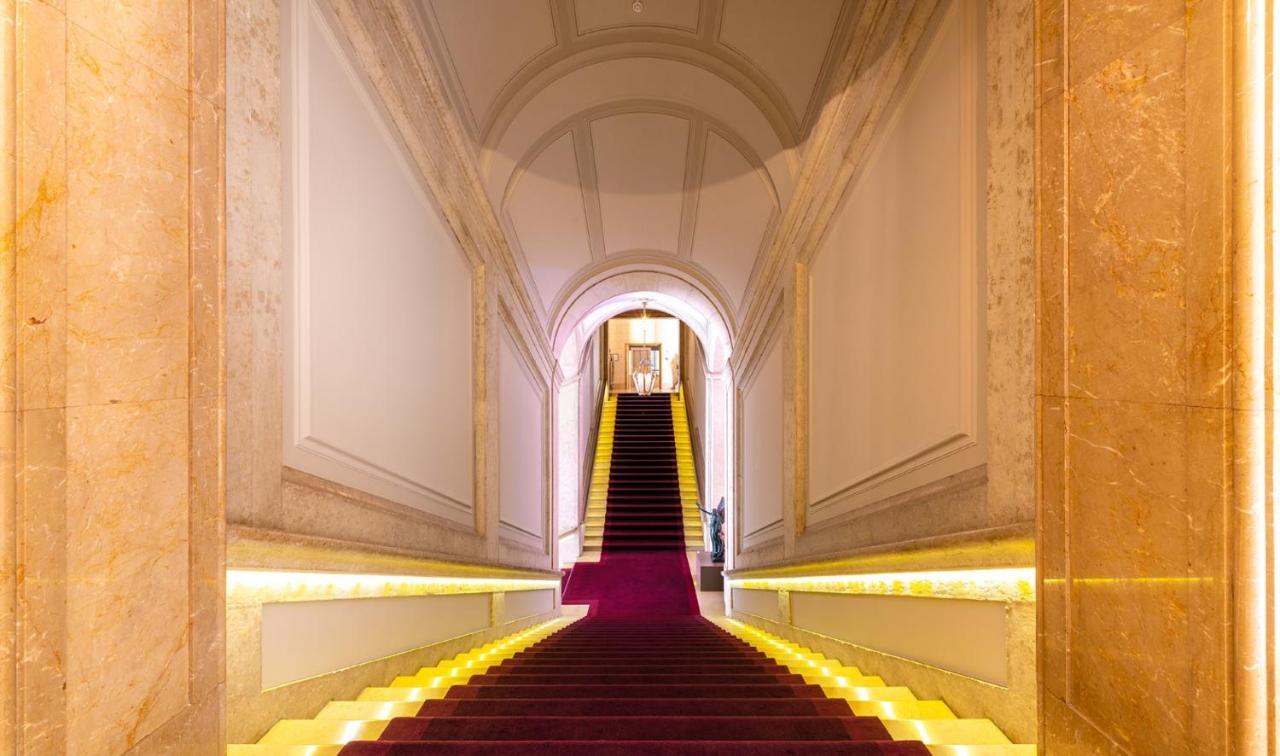 Pousada De Lisboa - Small Luxury Hotels Of The World Bagian luar foto The staircase of the National Museum of the Republic of China