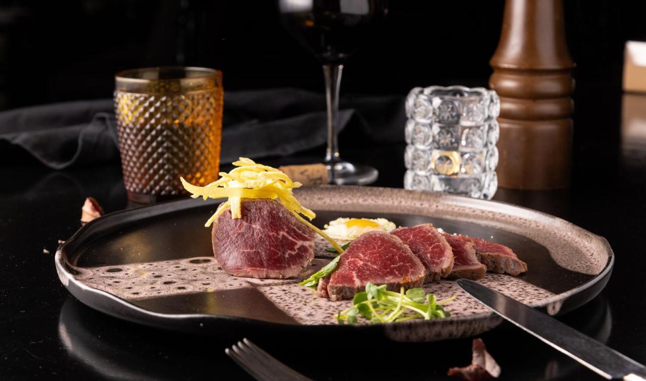 Pousada De Lisboa - Small Luxury Hotels Of The World Bagian luar foto A steak prepared sous-vide