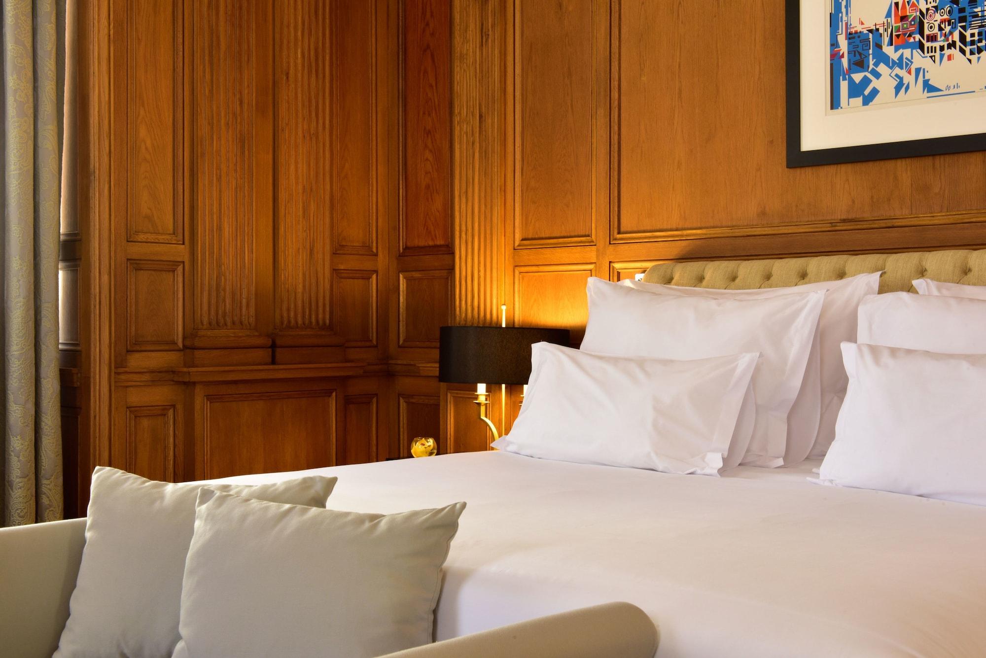 Pousada De Lisboa - Small Luxury Hotels Of The World Bagian luar foto A bedroom at the hotel