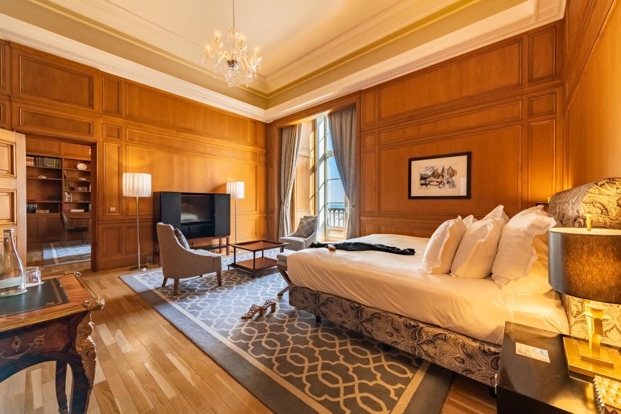 Pousada De Lisboa - Small Luxury Hotels Of The World Bagian luar foto A suite at the hotel